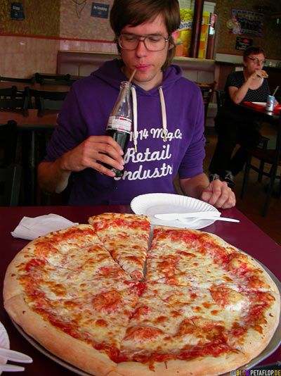 grosse-large-12-dollar-pizza-italian-restaurant-upper-west-side-NYC-New-York-City-NY-DSCN8494.jpg