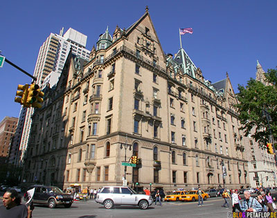 Dakota-Building-where-John-Lennon-was-shot-08-12-1980-Central-Park-New-York-City-USA-DSCN8708.jpg