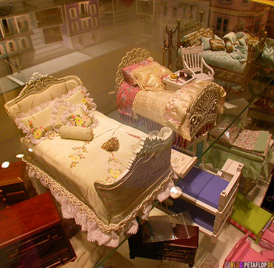 Dollhouse Beds