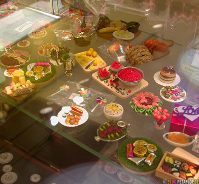 dollhouse-Foods-Lebensmittel-Sushi-Hummer-Lobster-Zitronen-F-A-O-Schwarz-Toys-Shop-Manhattan-NYC-New-York-City-USA-DSCN8685.jpg