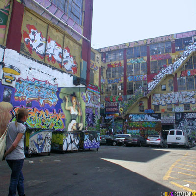 entrance-graffiti-five-points-5pointz-warehouse-lagerhalle-brooklyn-new-york-city-usa-dscn8726.jpg