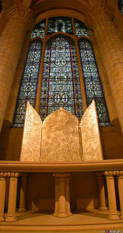 silver-Tryptich-by-Keith-Haring-Chapel-of-Saint-Columba-Cathedral-St-John-NYC-New-York-City-USA-DSCN8570.jpg