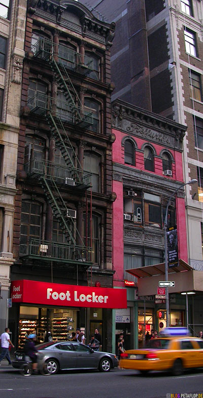 Foot Locker Locations on Treffurths T Mobile Foot Locker Broadway Downtown Manhattan Nyc New