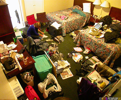 trying-to-sort-our-luggage-after-4-month-Econolodge-motel-room-Motelzimmer-Montreal-Quebec-Canada-DSCN8946.jpg