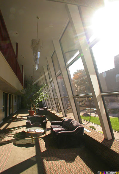 Lobby-Sunlight-Sonnenlicht-Econolodge-Motel-Montreal-Quebec-Canada-Kanada-DSCN8965.jpg