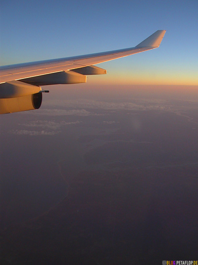 plane-wing-horizon-Flugzeugfluegel-Horizont-Lufthansa-Flight-Flug-Montreal-Munich-Muenchen-DSCN9016.jpg