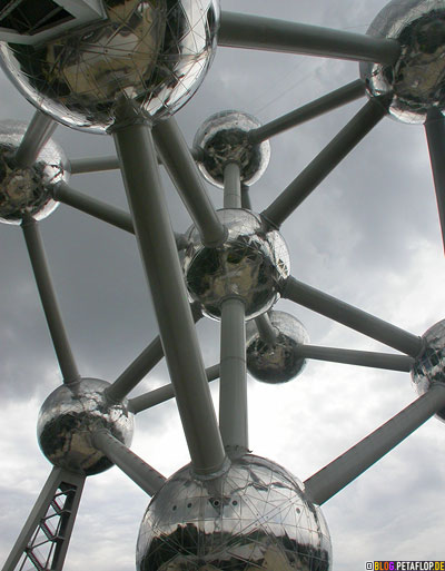 Atomium-2008-Brussels-Bruessel-bruxelles-Weltausstellung-World-Fair-Expo-1958-clouds-wolken-DSCN0175.jpg