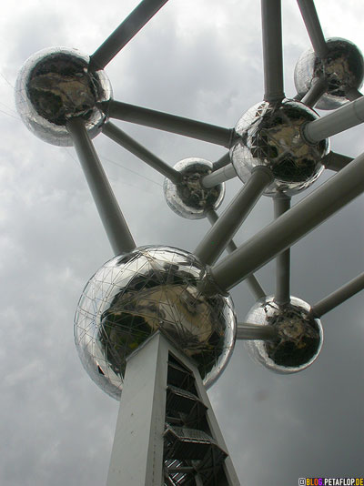 Atomium-2008-Brussels-Bruessel-bruxelles-Weltausstellung-World-Fair-Expo-1958-clouds-wolken-DSCN0177.jpg